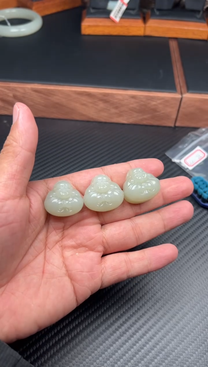 和田玉未镶嵌吊坠(赠链)且末微色差近矿k多样性发货拍一发一