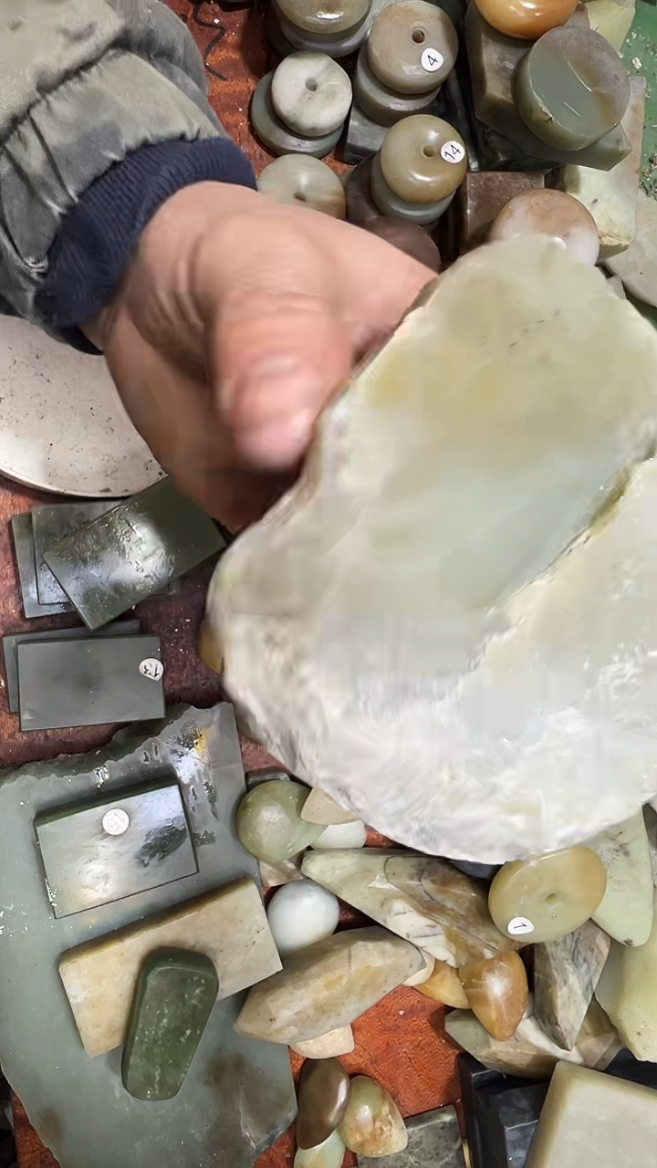 未镶嵌和田玉珠宝半成品1