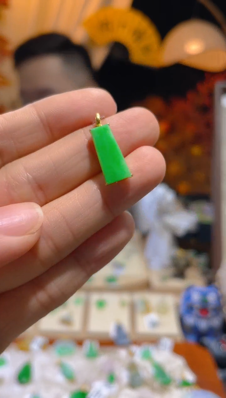 翡翠18K金镶嵌颈饰假一赔三