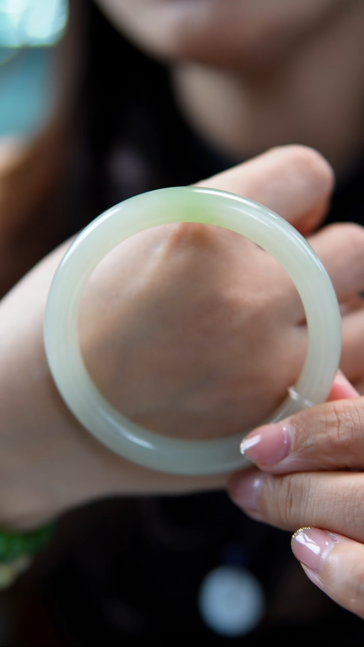 【闪购商品】和田玉手镯未镶嵌1-59圈口白底翠翠青手镯