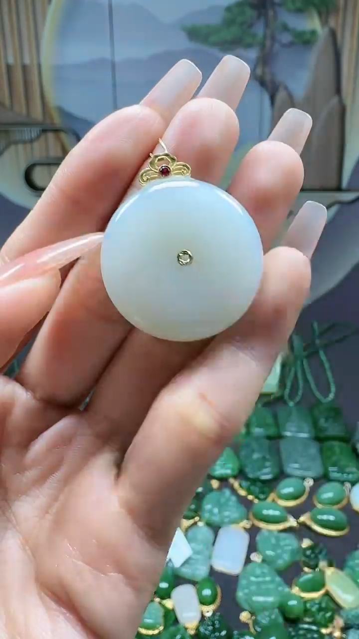 【闪购商品】和田玉挂件18K金镶嵌1