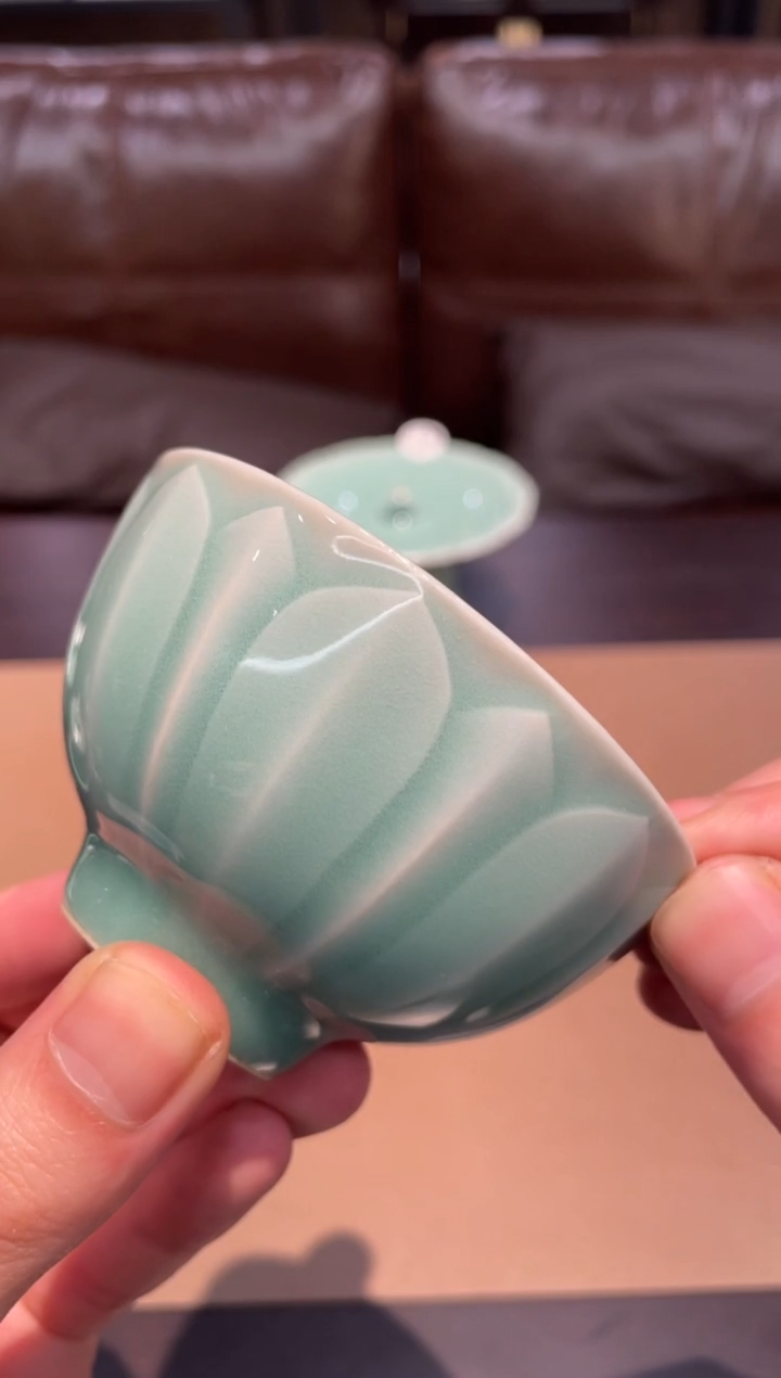 180窑承青瓷莲纹杯