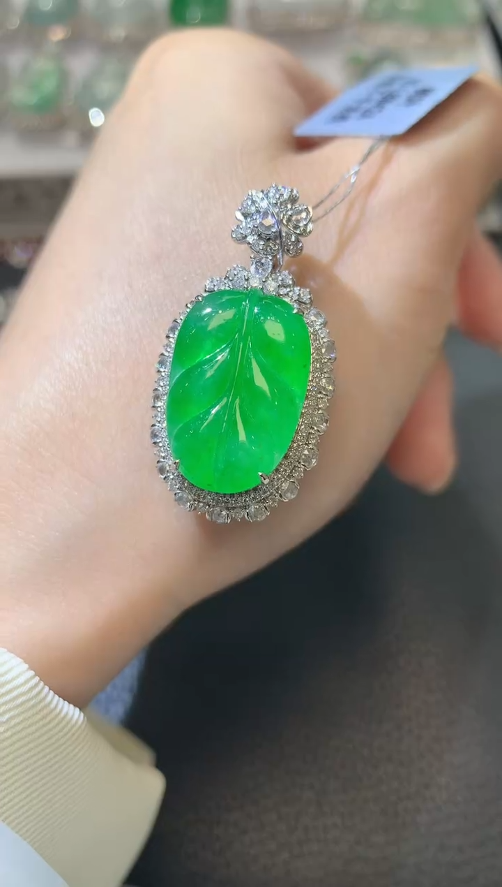 【闪购商品】翡翠吊坠(不含链)18K金镶嵌C60