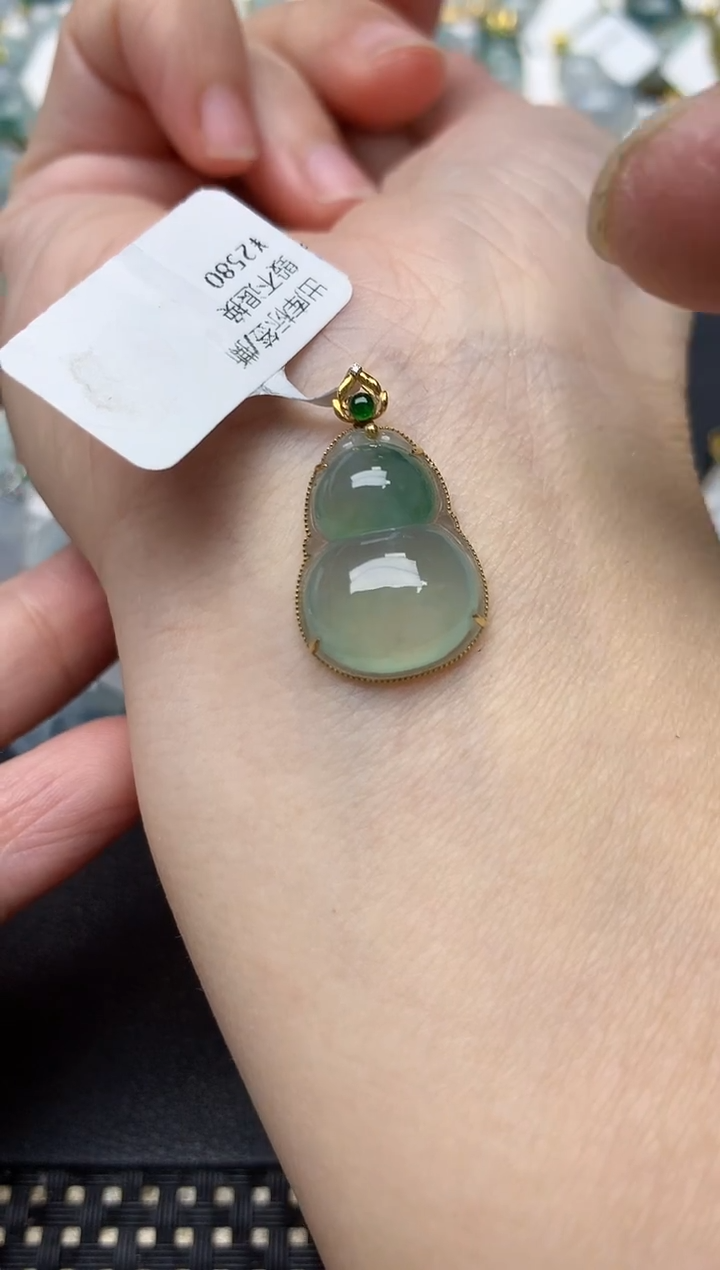 颈饰18K金镶嵌翡翠天然缅甸A货翡翠