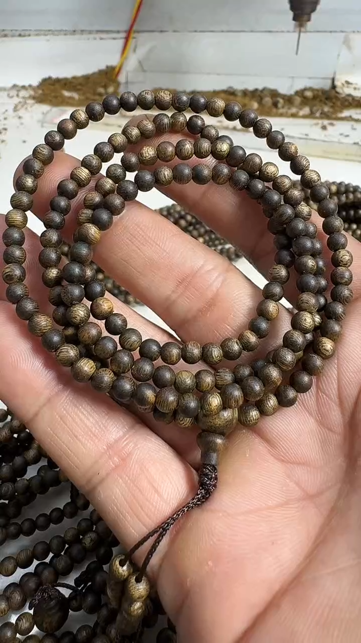 沉香手串乌身0.4规格多圈7克