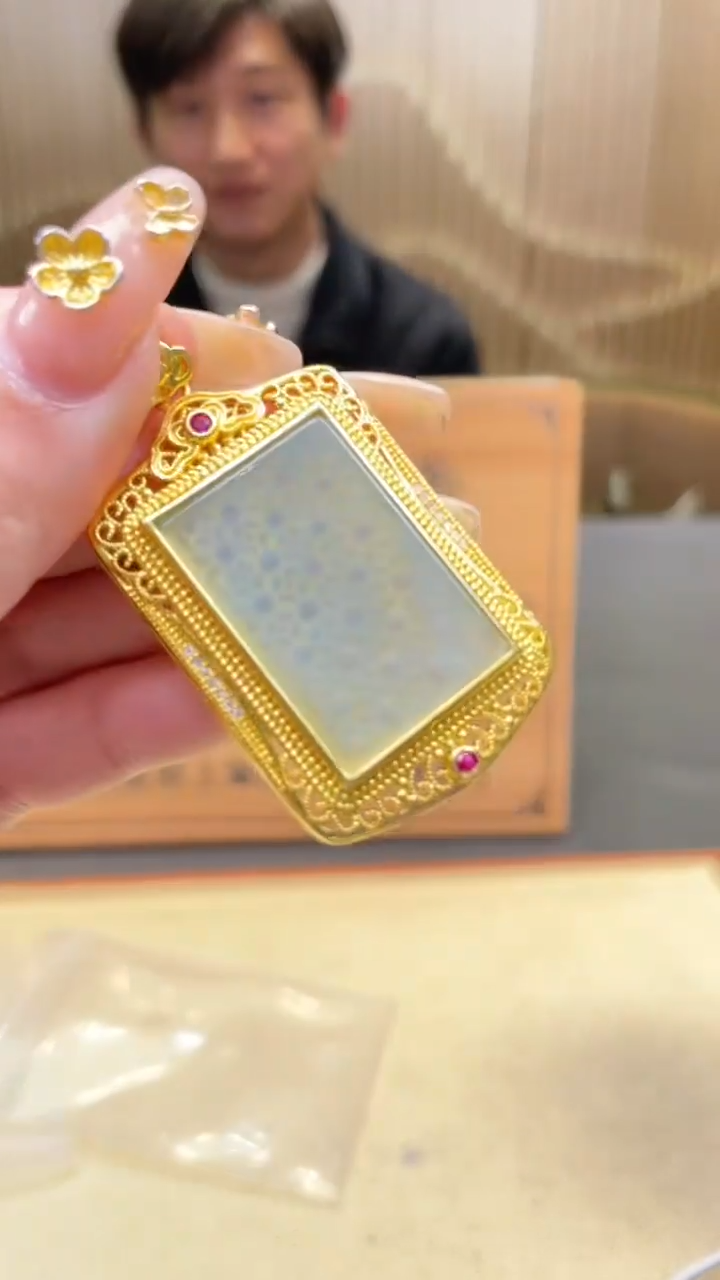 【闪购商品】翡翠颈饰未镶嵌      *3