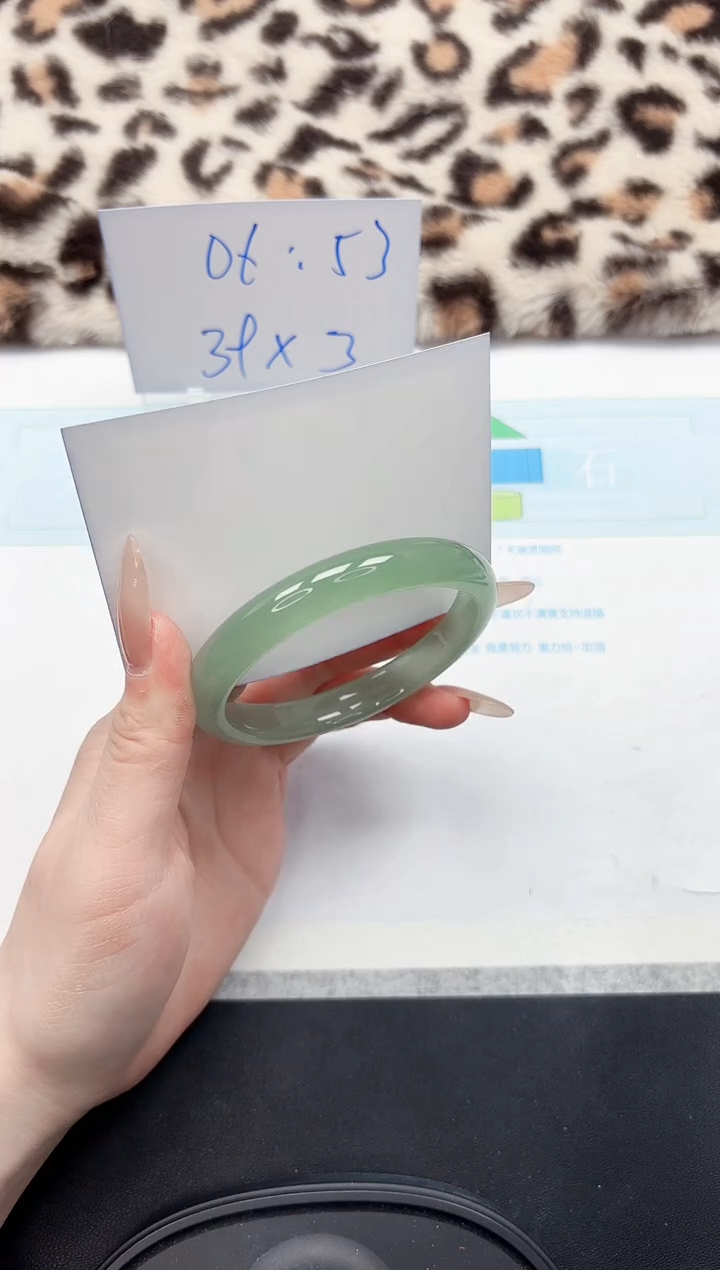 【闪购商品】石英质玉手镯未镶嵌125-54