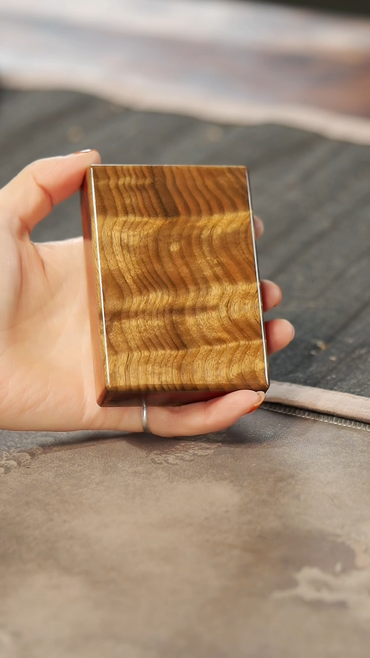 【闪购商品】金丝楠木雕491水波纹精工满金丝烟盒