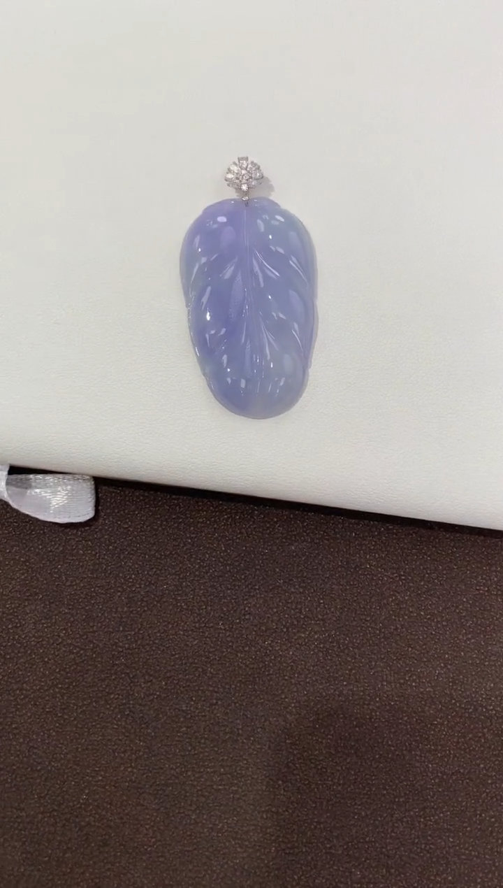 翡翠18K金镶嵌颈饰天然缅甸a货翡翠