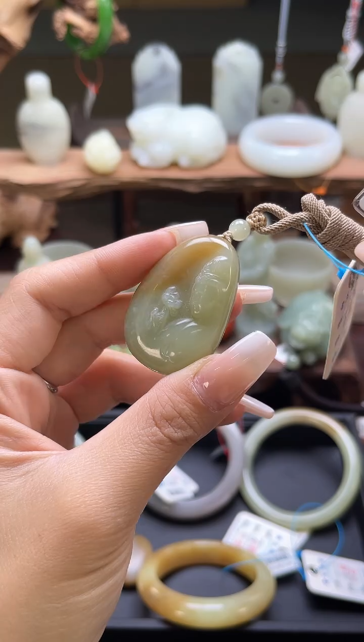 【闪购商品】和田玉吊坠未镶嵌若羌李保国观音随形吊坠821305