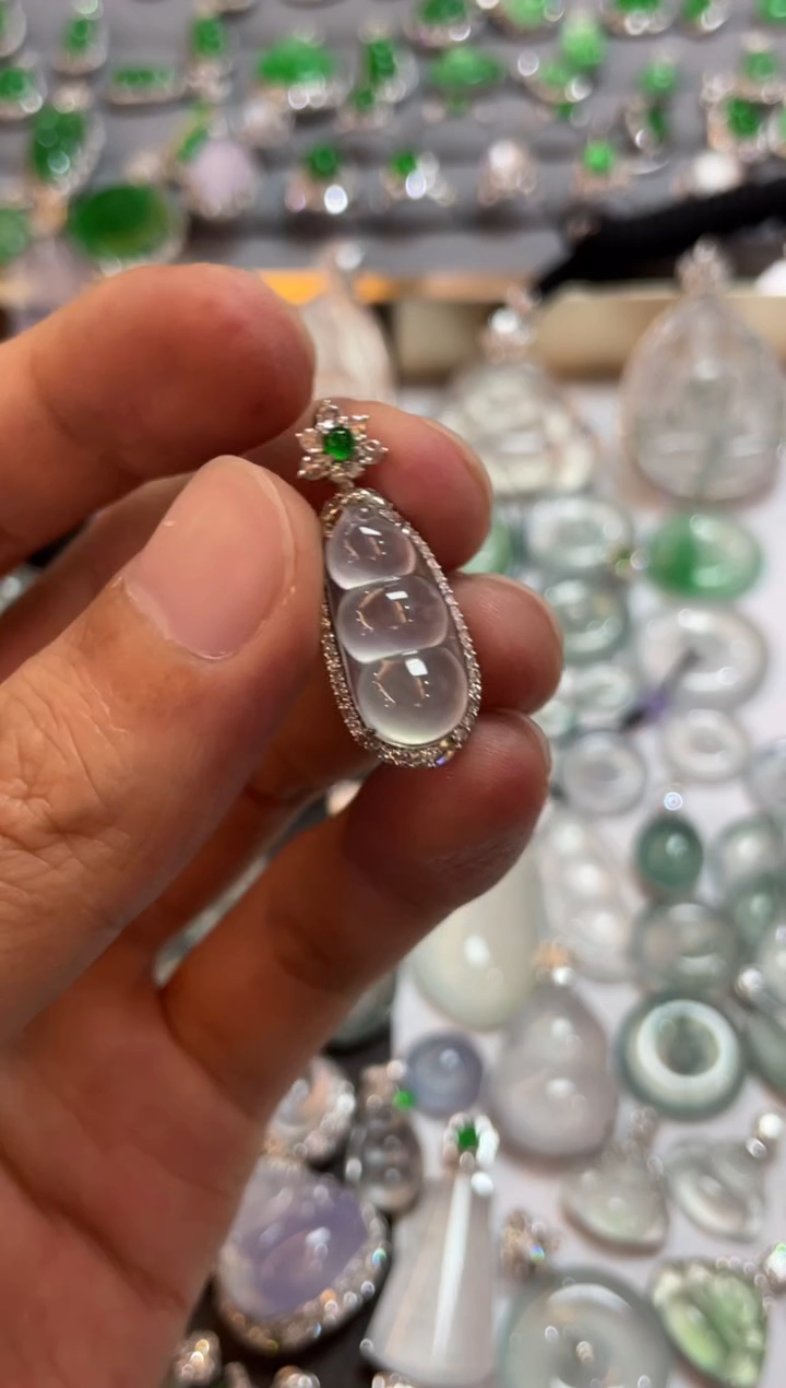 翡翠18K金镶嵌吊坠(不含链)豆子