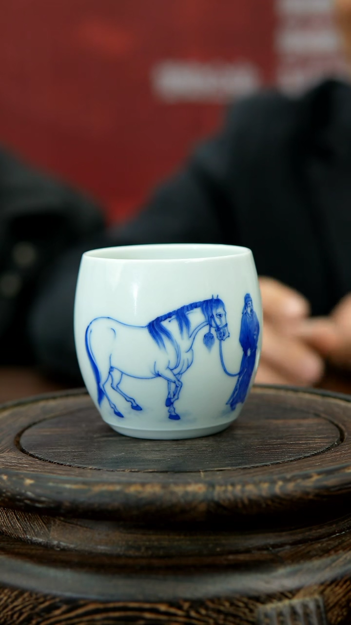 【闪购商品】014函夏非遗朱剑辉青花牵马图主人杯