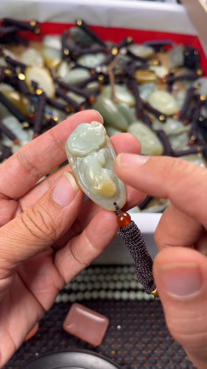 【闪购商品】和田玉颈饰未镶嵌多样性发货没有证书拍一发一有瑕