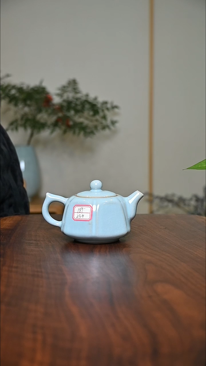 23#六合泰平壶 天青 微瑕 朱家汝窑款