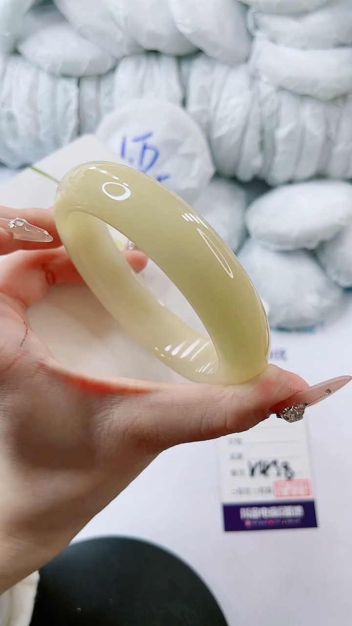 【闪购商品】石英质玉手镯未镶嵌多样性发货V438-64