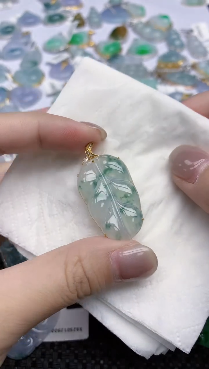 【闪购商品】翡翠颈饰18K金镶嵌天然翡翠A货