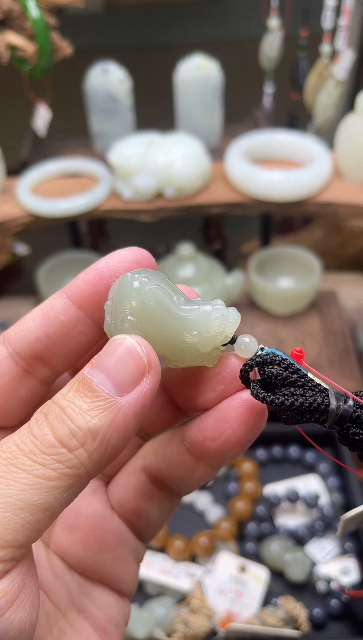 【闪购商品】和田玉吊坠未镶嵌且末青白玉貔貅9003906