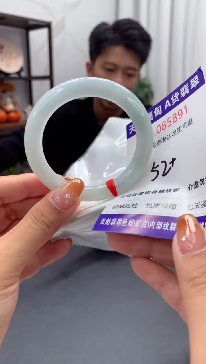 未镶嵌手镯翡翠有纹，完美者勿拍