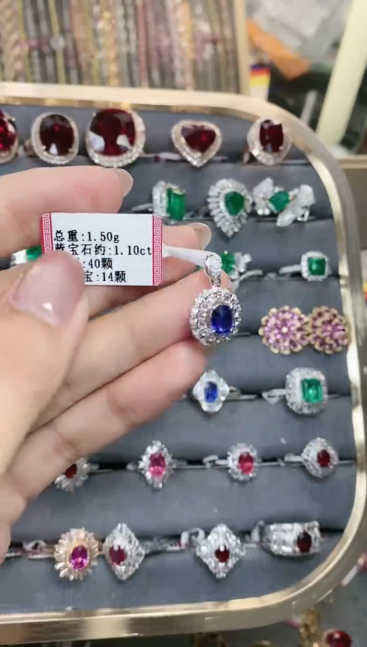 蓝宝石吊坠18K金镶嵌·