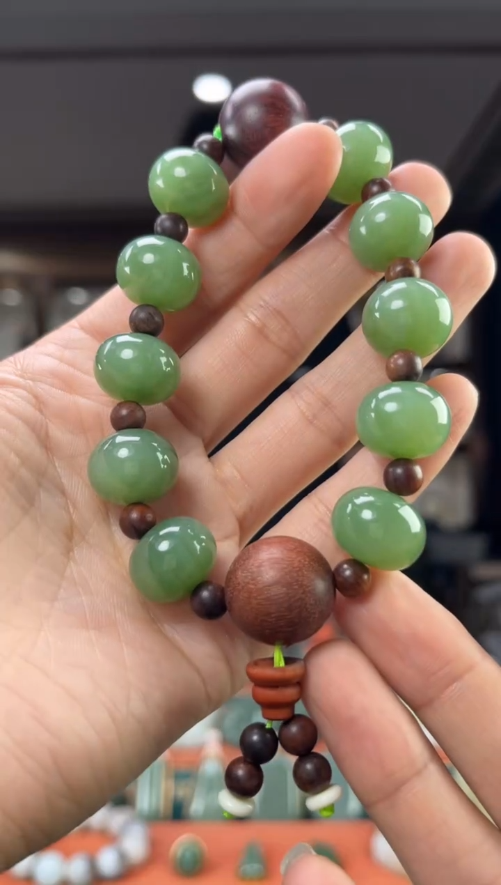 和田玉未镶嵌颈饰佩佩