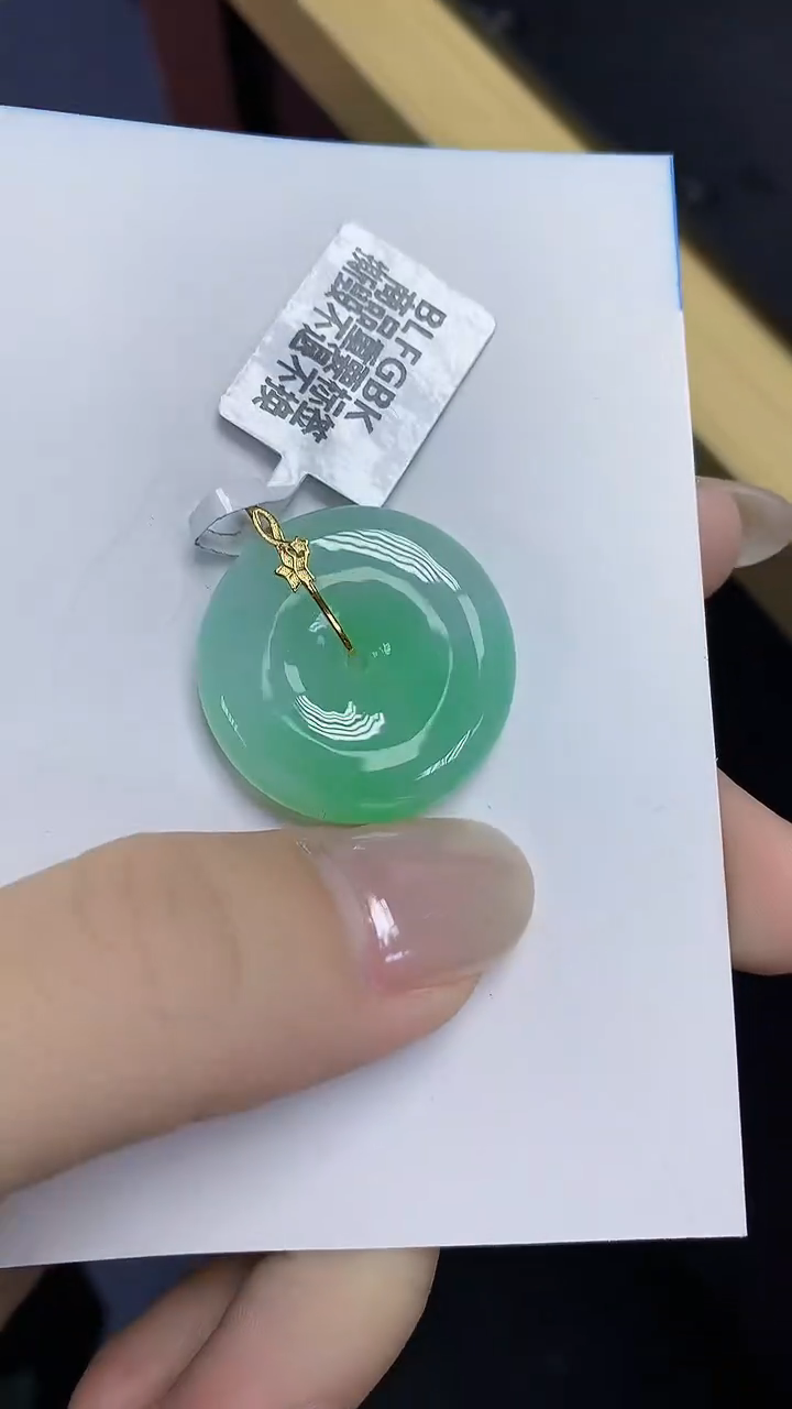 翡翠18K金镶嵌颈饰天然缅甸翡翠A货