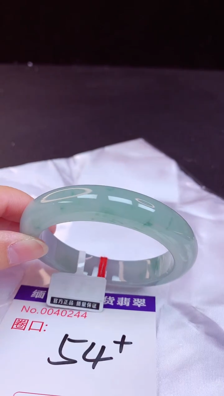 翡翠手镯未镶嵌54+             