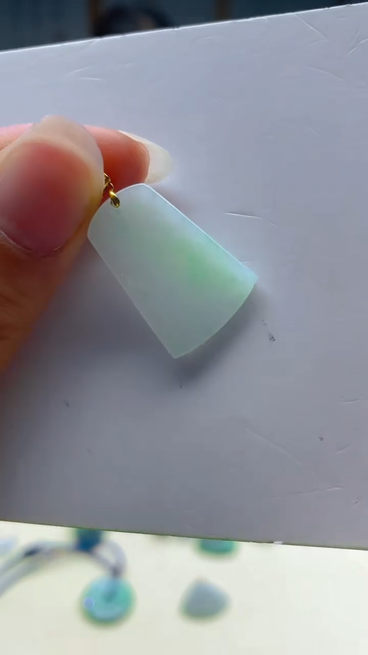 【闪购商品】翡翠颈饰18K金镶嵌天然A货翡翠