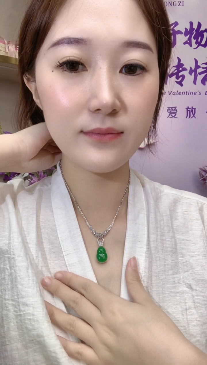 吊坠(不含链)18K金镶嵌翡翠春日珠宝 C52