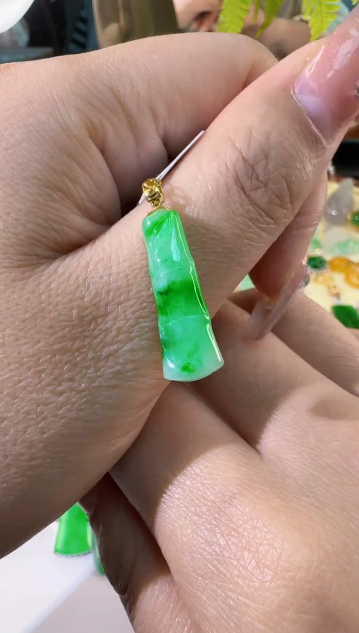 【闪购商品】翡翠吊坠(不含链)18K金镶嵌缅甸翡翠A货吊坠