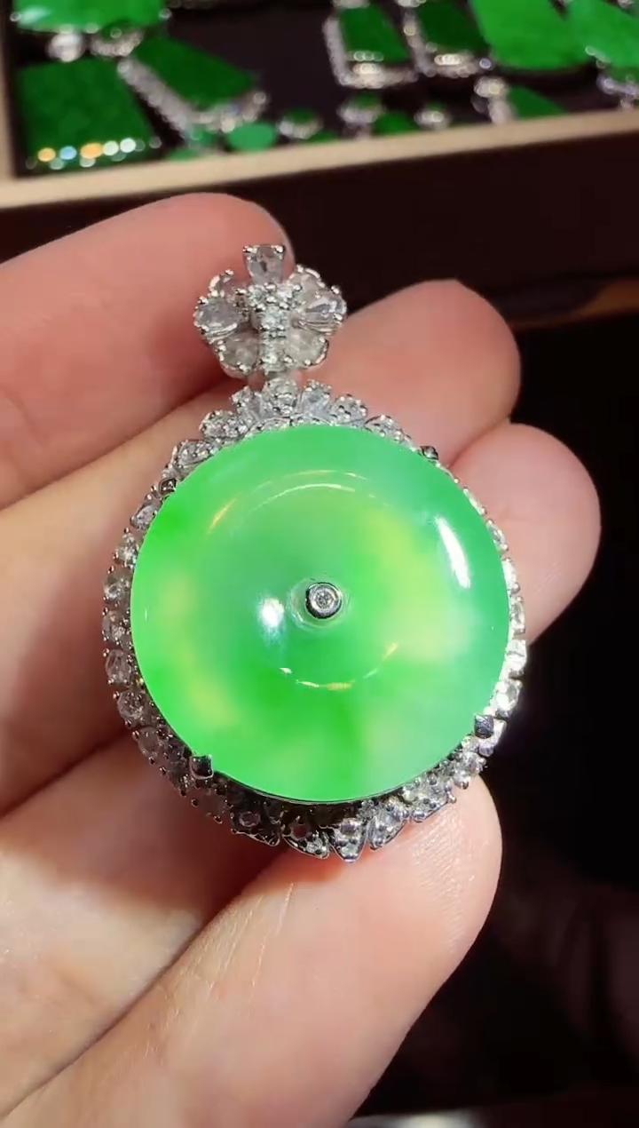 【闪购商品】翡翠颈饰18K金镶嵌平安扣