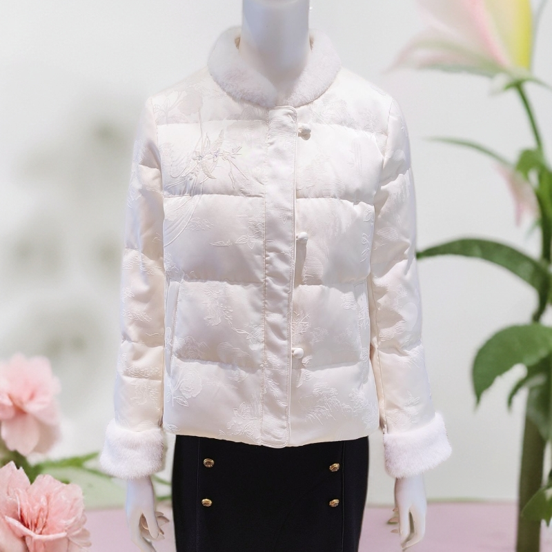 8161新中式国风羽绒服白色绣花时尚短款百搭保暖立领秋冬洋气