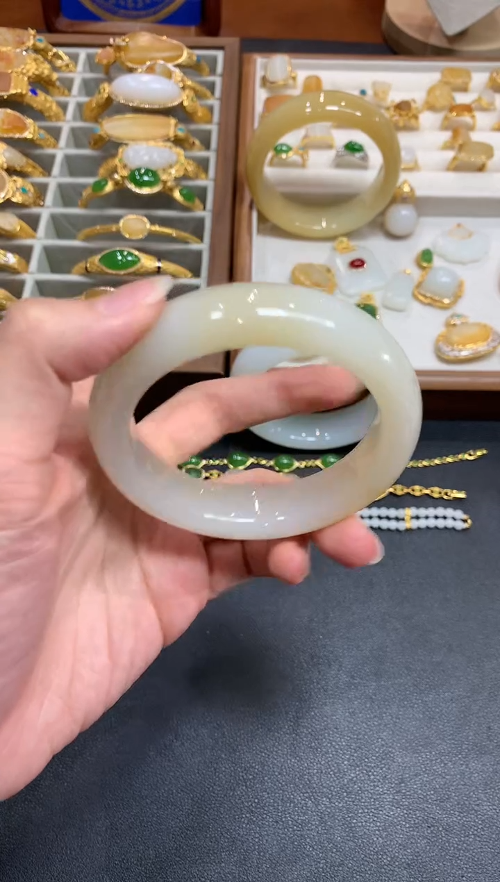 【闪购商品】和田玉手镯56-57圈未镶嵌Q267|26800