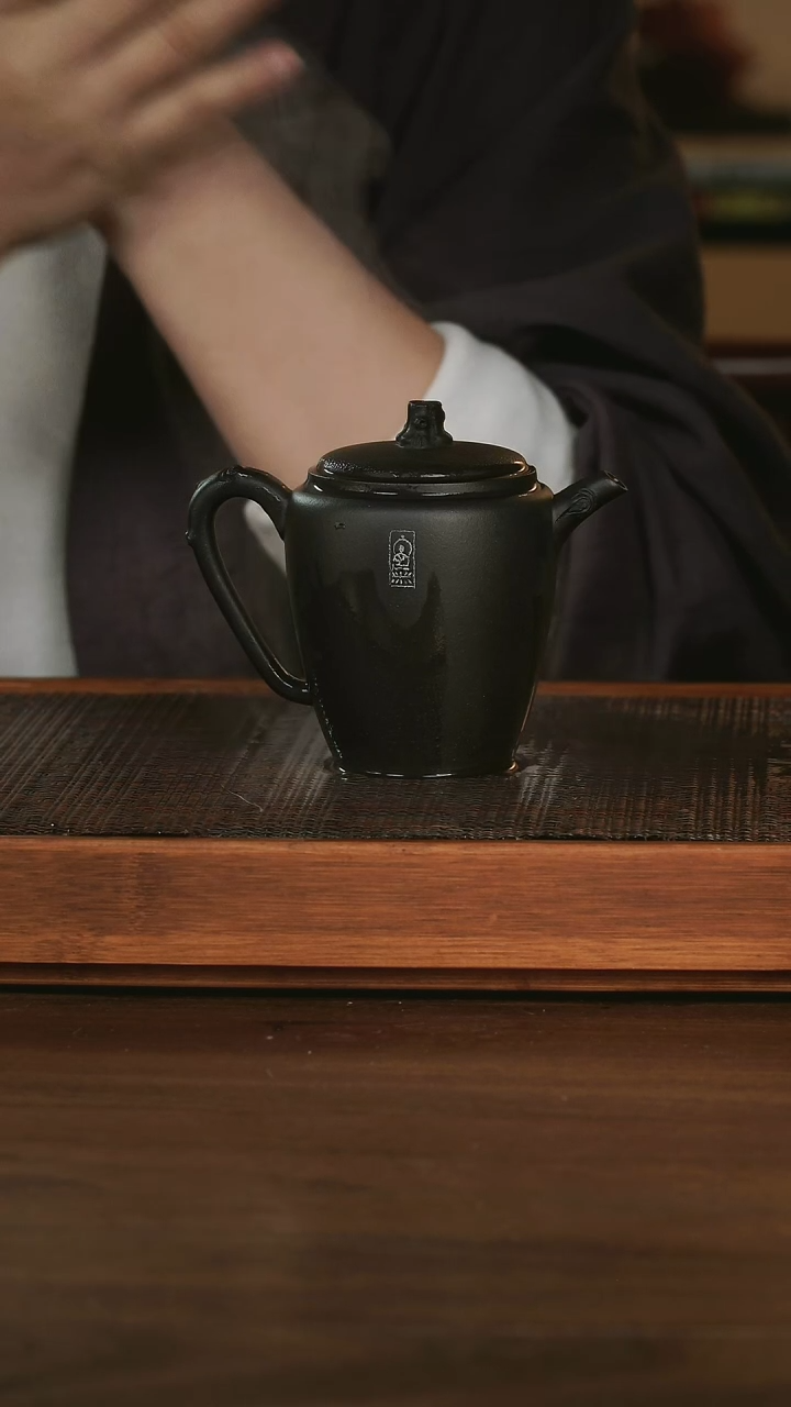 【闪购商品】紫砂茶壶汲直 段泥还原烧 180cc