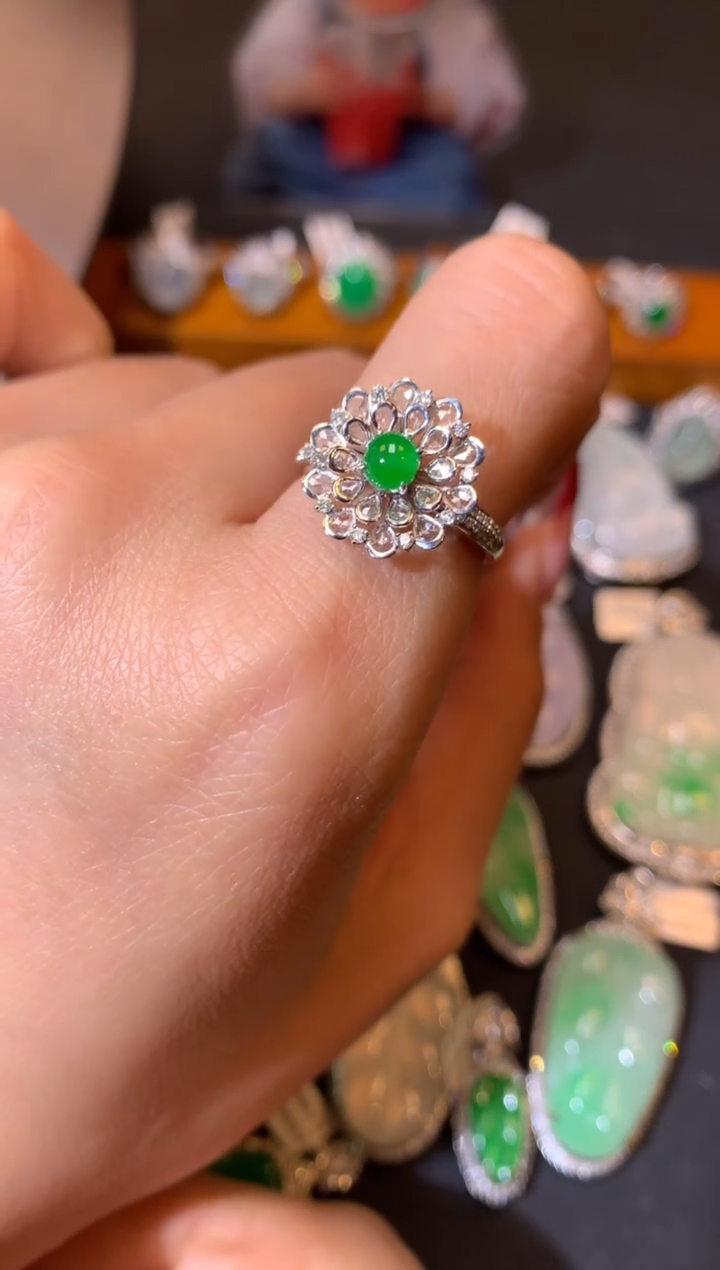 【闪购商品】翡翠吊坠(不含链)18K金镶嵌戒指