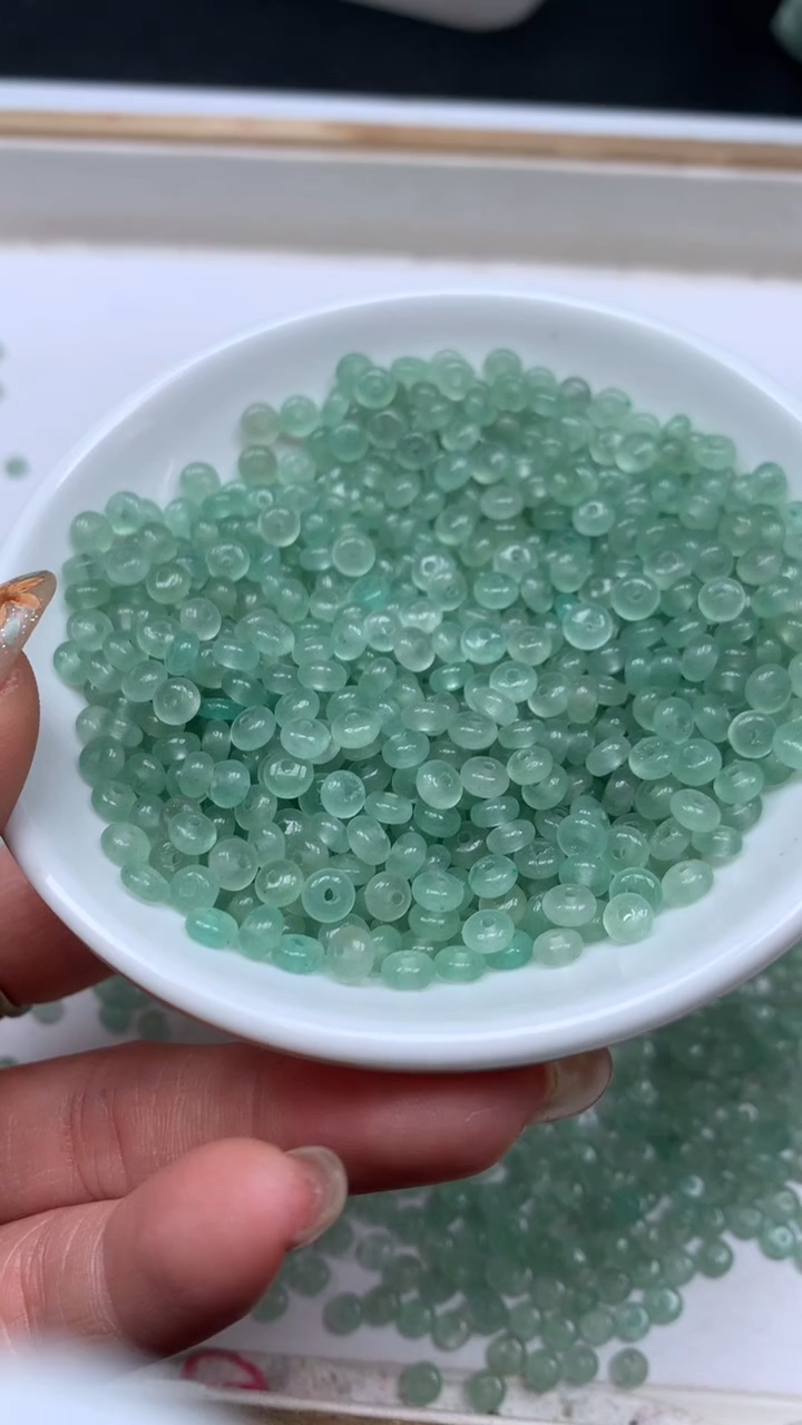 未镶嵌东陵石散珠B118 绿东陵算盘2*4mm100个8元