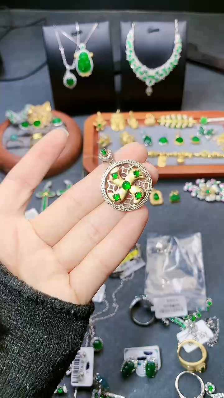 【闪购商品】翡翠吊坠(赠链)银S925镶嵌吊坠