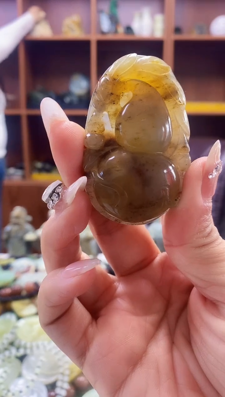 未镶嵌蛇纹石玉吊坠   