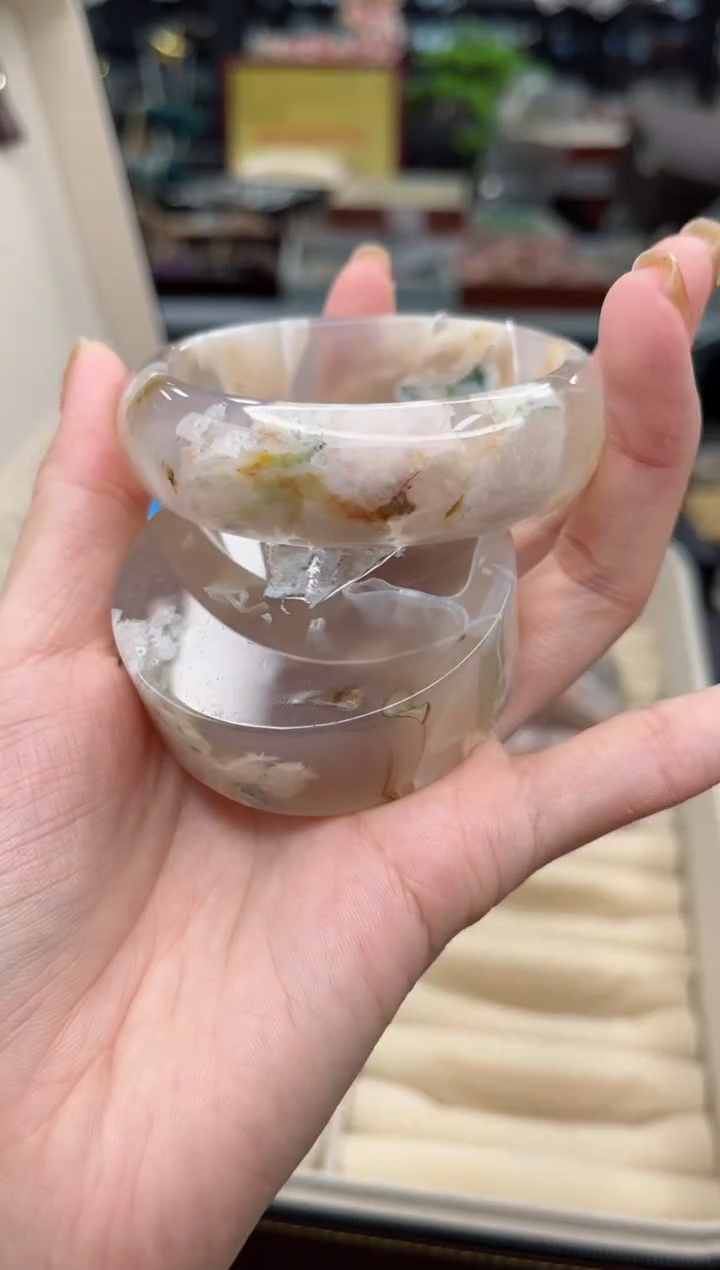 【闪购商品】石英质玉手镯未镶嵌57圈口（赠品镯心）687198