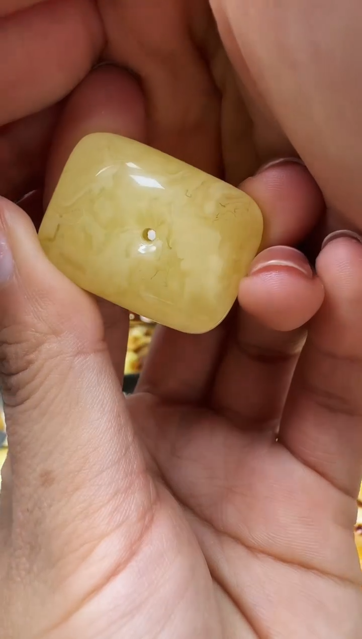 【闪购商品】琥珀裸石未镶嵌挂坠