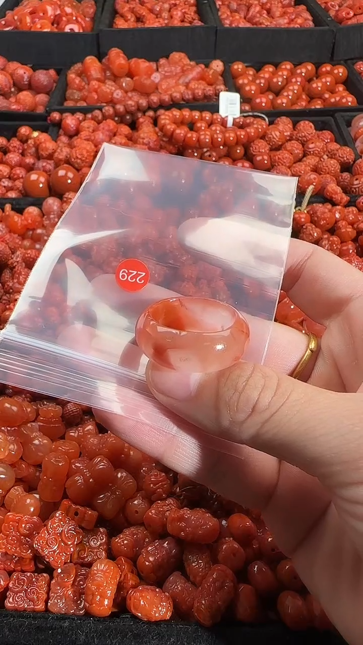 颈饰未镶嵌南红玛瑙1