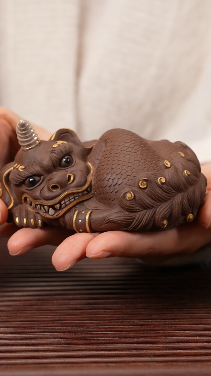 【闪购商品】紫砂茶宠谛听（描金银）