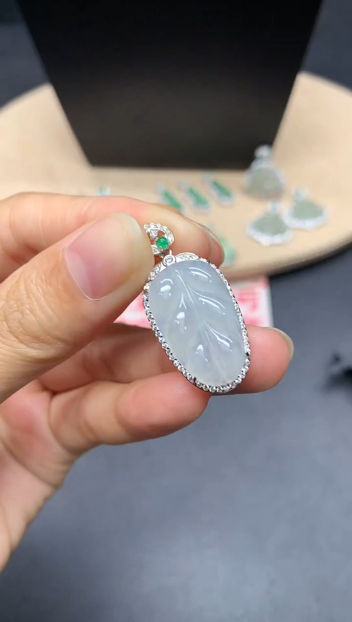 【闪购商品】翡翠吊坠(不含链)银S925镶嵌叶子【多样性发其一】
