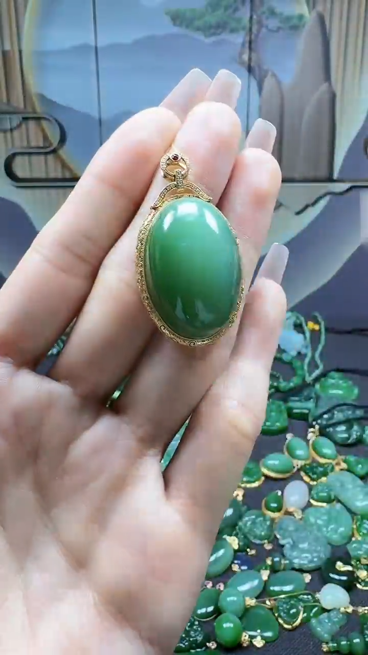 【闪购商品】和田玉挂件18K金镶嵌1