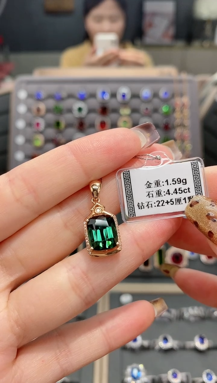 【闪购商品】碧玺颈饰18K金镶嵌4.45