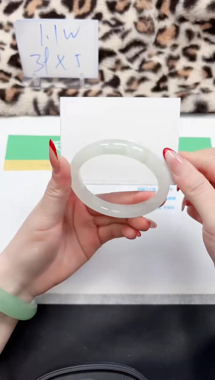 【闪购商品】石英质玉手镯未镶嵌102-57.6