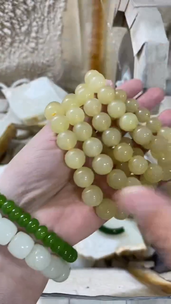 卡12MM透黄手串精美大气