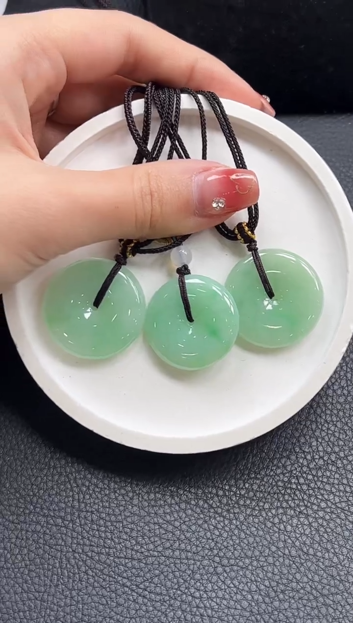 【闪购商品】翡翠颈饰未镶嵌平安扣多样性发1件