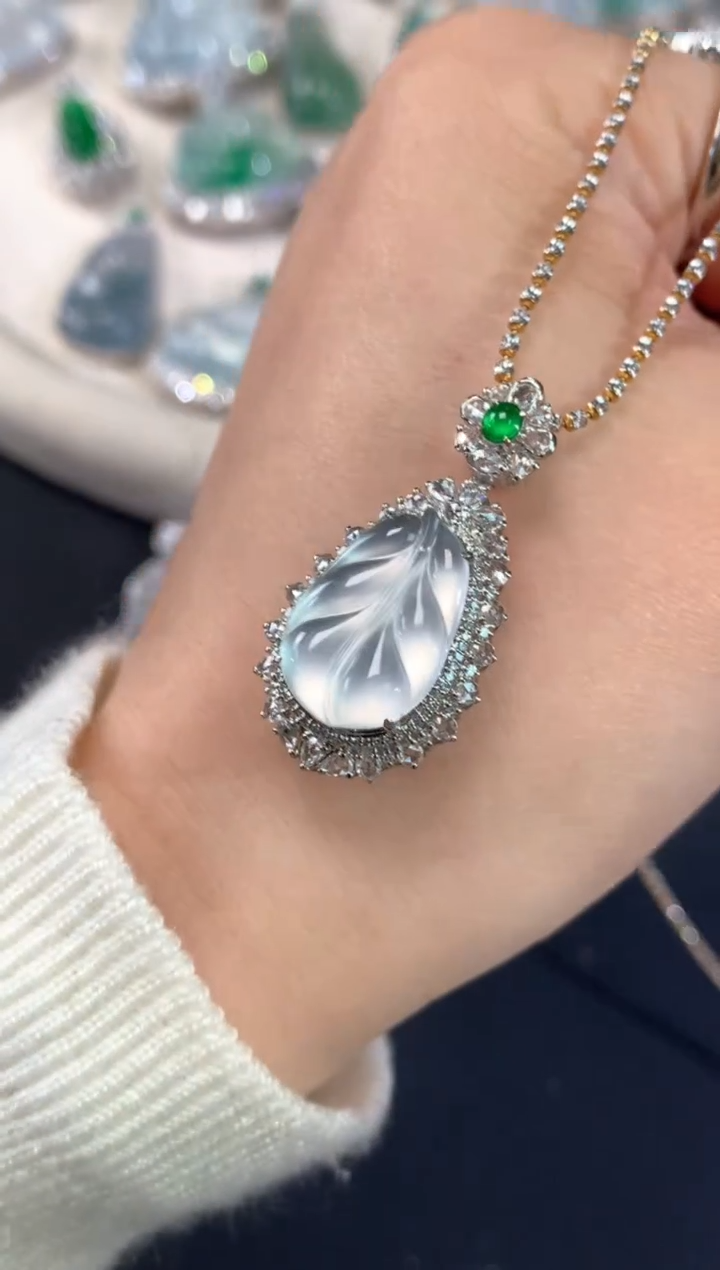 【闪购商品】翡翠吊坠(不含链)18K金镶嵌A411|16800