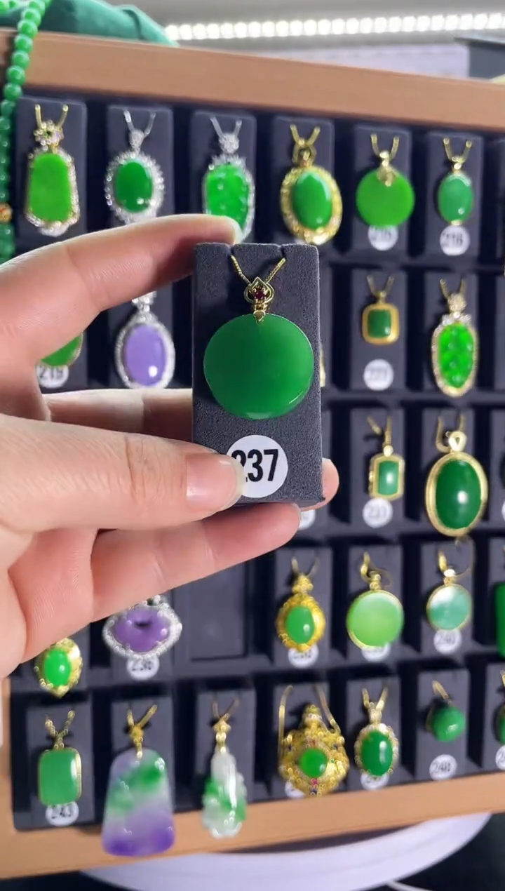 【闪购商品】翡翠耳饰银S925镶嵌237...