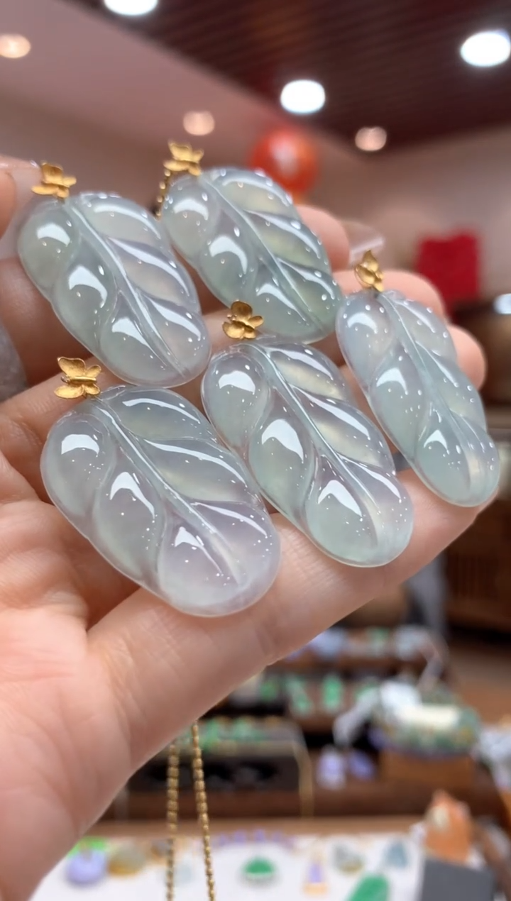 【闪购商品】翡翠吊坠(不含链)18K金镶嵌叶子多样性发货1件